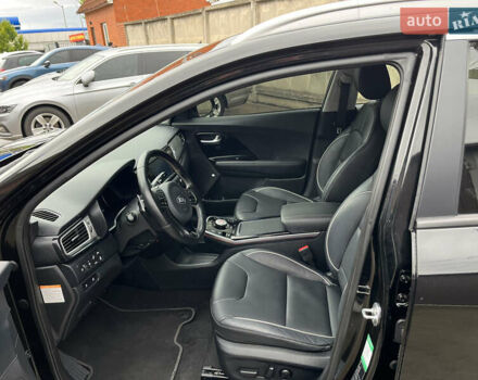 Черный Киа Niro, объемом двигателя 0 л и пробегом 104 тыс. км за 17550 $, фото 10 на Automoto.ua