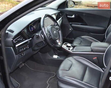 Чорний Кіа Niro, об'ємом двигуна 0 л та пробігом 169 тис. км за 18450 $, фото 35 на Automoto.ua