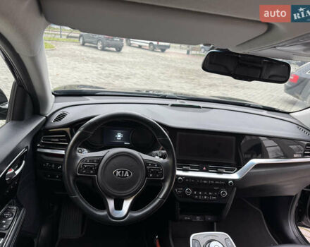 Чорний Кіа Niro, об'ємом двигуна 0 л та пробігом 109 тис. км за 17499 $, фото 30 на Automoto.ua