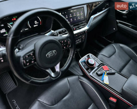 Черный Киа Niro, объемом двигателя 0 л и пробегом 135 тыс. км за 18650 $, фото 16 на Automoto.ua