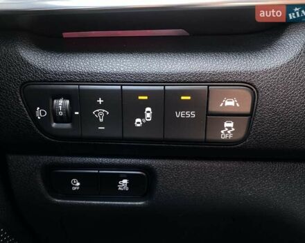 Чорний Кіа Niro, об'ємом двигуна 0 л та пробігом 107 тис. км за 22400 $, фото 6 на Automoto.ua