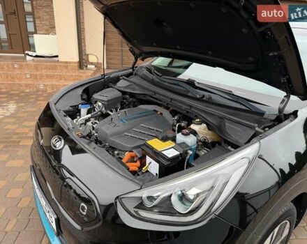 Чорний Кіа Niro, об'ємом двигуна 0 л та пробігом 89 тис. км за 20799 $, фото 84 на Automoto.ua
