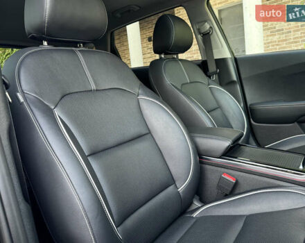 Черный Киа Niro, объемом двигателя 0 л и пробегом 50 тыс. км за 23499 $, фото 75 на Automoto.ua