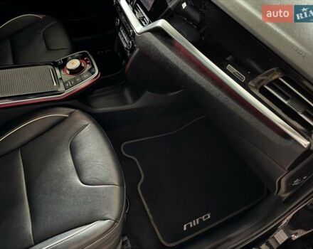 Чорний Кіа Niro, об'ємом двигуна 0 л та пробігом 89 тис. км за 20799 $, фото 87 на Automoto.ua