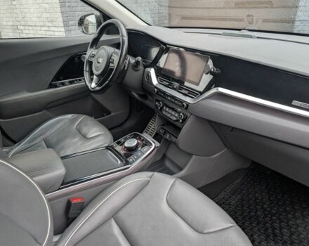 Черный Киа Niro, объемом двигателя 0 л и пробегом 253 тыс. км за 17000 $, фото 7 на Automoto.ua