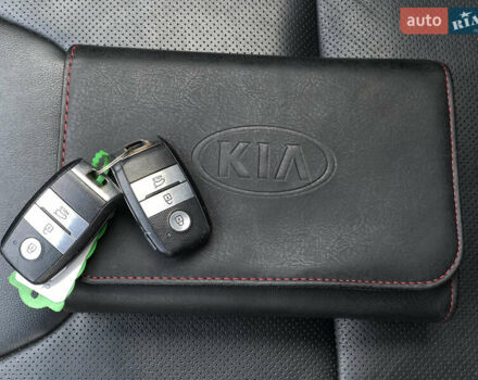 Чорний Кіа Niro, об'ємом двигуна 0 л та пробігом 64 тис. км за 23700 $, фото 104 на Automoto.ua