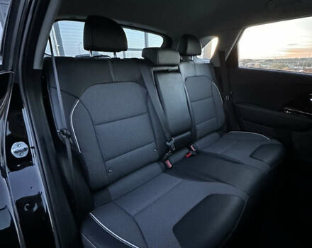 Чорний Кіа Niro, об'ємом двигуна 0 л та пробігом 98 тис. км за 19400 $, фото 31 на Automoto.ua