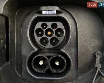 Чорний Кіа Niro, об'ємом двигуна 0 л та пробігом 96 тис. км за 20600 $, фото 20 на Automoto.ua