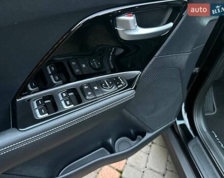 Чорний Кіа Niro, об'ємом двигуна 0 л та пробігом 126 тис. км за 19500 $, фото 23 на Automoto.ua