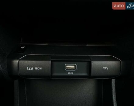 Чорний Кіа Niro, об'ємом двигуна 0 л та пробігом 68 тис. км за 24200 $, фото 67 на Automoto.ua