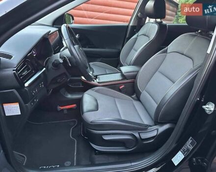 Чорний Кіа Niro, об'ємом двигуна 0 л та пробігом 126 тис. км за 19500 $, фото 22 на Automoto.ua
