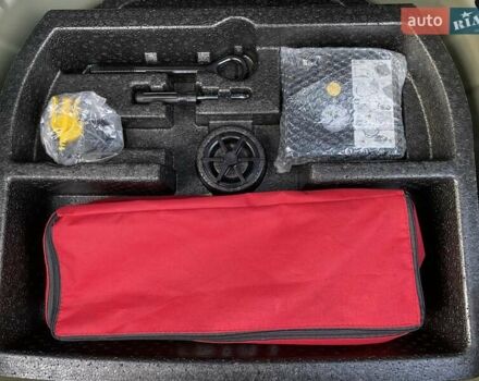 Чорний Кіа Niro, об'ємом двигуна 0 л та пробігом 88 тис. км за 21900 $, фото 58 на Automoto.ua