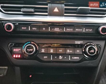 Чорний Кіа Niro, об'ємом двигуна 0 л та пробігом 136 тис. км за 18999 $, фото 12 на Automoto.ua