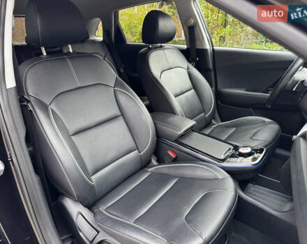Чорний Кіа Niro, об'ємом двигуна 0 л та пробігом 107 тис. км за 20500 $, фото 62 на Automoto.ua