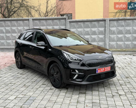 Чорний Кіа Niro, об'ємом двигуна 0 л та пробігом 109 тис. км за 17499 $, фото 3 на Automoto.ua