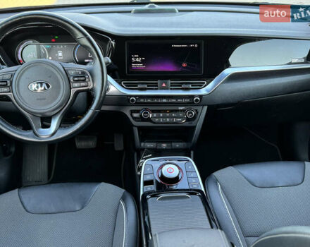 Чорний Кіа Niro, об'ємом двигуна 0 л та пробігом 91 тис. км за 18800 $, фото 20 на Automoto.ua