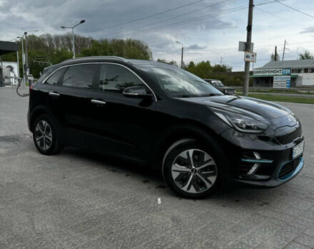 Чорний Кіа Niro, об'ємом двигуна 0 л та пробігом 197 тис. км за 20499 $, фото 4 на Automoto.ua