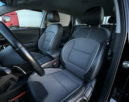 Чорний Кіа Niro, об'ємом двигуна 0 л та пробігом 98 тис. км за 19400 $, фото 22 на Automoto.ua