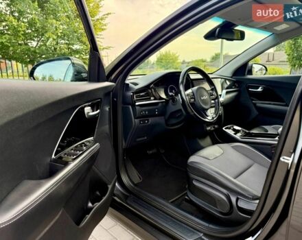 Чорний Кіа Niro, об'ємом двигуна 0 л та пробігом 170 тис. км за 16500 $, фото 6 на Automoto.ua