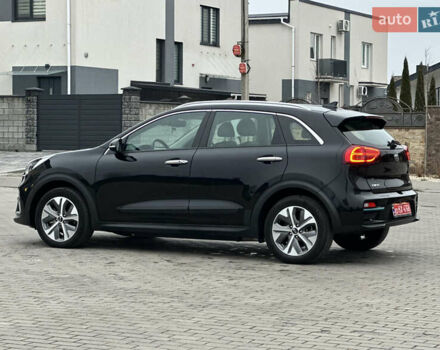 Чорний Кіа Niro, об'ємом двигуна 0 л та пробігом 130 тис. км за 18300 $, фото 13 на Automoto.ua