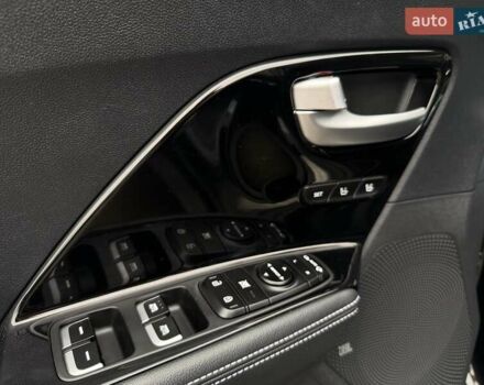 Чорний Кіа Niro, об'ємом двигуна 0 л та пробігом 89 тис. км за 20799 $, фото 38 на Automoto.ua