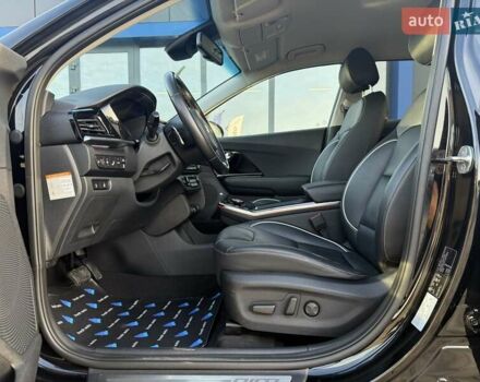 Черный Киа Niro, объемом двигателя 0 л и пробегом 105 тыс. км за 19900 $, фото 4 на Automoto.ua