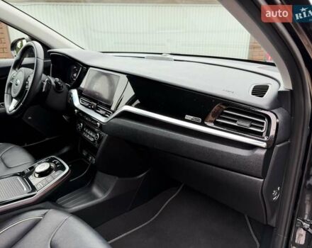 Чорний Кіа Niro, об'ємом двигуна 0 л та пробігом 89 тис. км за 20799 $, фото 74 на Automoto.ua