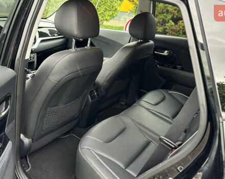 Чорний Кіа Niro, об'ємом двигуна 0 л та пробігом 110 тис. км за 19500 $, фото 69 на Automoto.ua