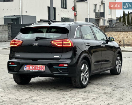 Чорний Кіа Niro, об'ємом двигуна 0 л та пробігом 130 тис. км за 18300 $, фото 9 на Automoto.ua