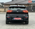 Чорний Кіа Niro, об'ємом двигуна 0 л та пробігом 130 тис. км за 18300 $, фото 10 на Automoto.ua