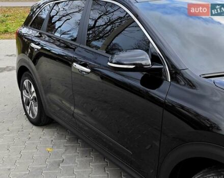Чорний Кіа Niro, об'ємом двигуна 0 л та пробігом 115 тис. км за 20700 $, фото 44 на Automoto.ua