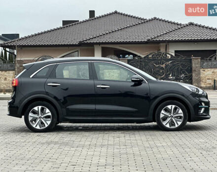 Чорний Кіа Niro, об'ємом двигуна 0 л та пробігом 130 тис. км за 18300 $, фото 6 на Automoto.ua