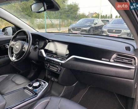 Чорний Кіа Niro, об'ємом двигуна 0 л та пробігом 64 тис. км за 23700 $, фото 98 на Automoto.ua
