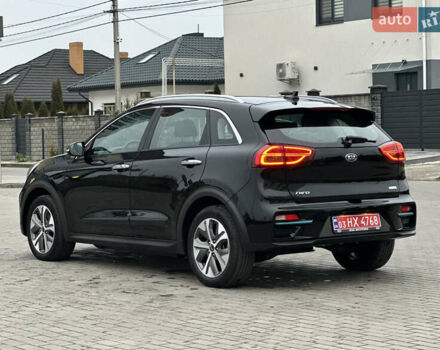 Чорний Кіа Niro, об'ємом двигуна 0 л та пробігом 130 тис. км за 18300 $, фото 12 на Automoto.ua