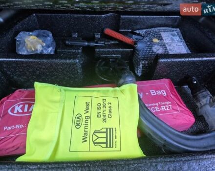 Черный Киа Niro, объемом двигателя 0 л и пробегом 132 тыс. км за 19449 $, фото 22 на Automoto.ua