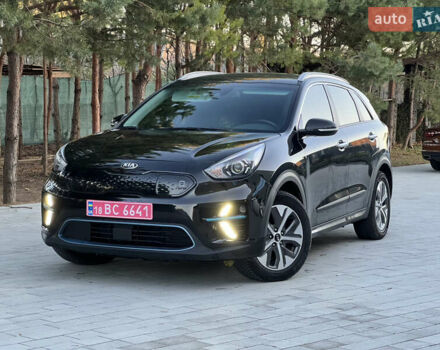 Чорний Кіа Niro, об'ємом двигуна 0 л та пробігом 149 тис. км за 18999 $, фото 3 на Automoto.ua