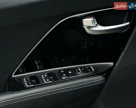 Чорний Кіа Niro, об'ємом двигуна 0 л та пробігом 130 тис. км за 18300 $, фото 37 на Automoto.ua