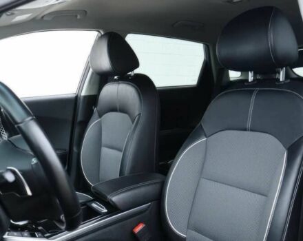Черный Киа Niro, объемом двигателя 0 л и пробегом 46 тыс. км за 10500 $, фото 7 на Automoto.ua