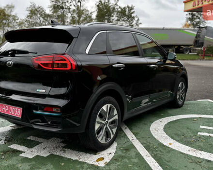 Чорний Кіа Niro, об'ємом двигуна 0 л та пробігом 110 тис. км за 19500 $, фото 5 на Automoto.ua