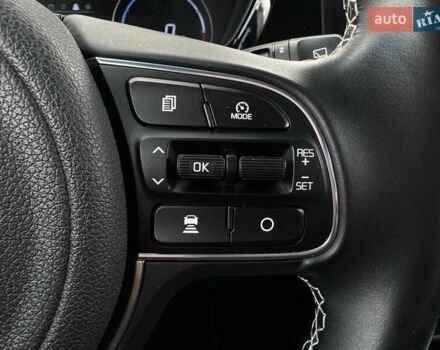 Чорний Кіа Niro, об'ємом двигуна 0 л та пробігом 69 тис. км за 23200 $, фото 9 на Automoto.ua