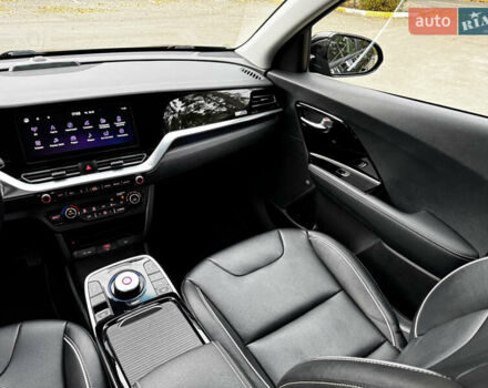 Чорний Кіа Niro, об'ємом двигуна 0 л та пробігом 107 тис. км за 20500 $, фото 56 на Automoto.ua