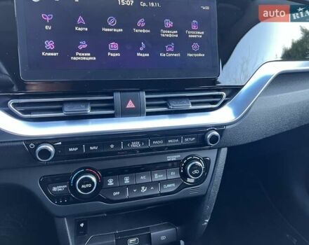 Чорний Кіа Niro, об'ємом двигуна 0 л та пробігом 112 тис. км за 20499 $, фото 45 на Automoto.ua