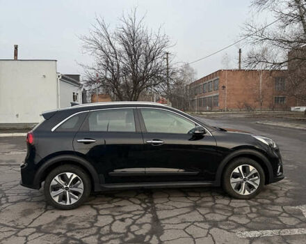 Чорний Кіа Niro, об'ємом двигуна 0 л та пробігом 93 тис. км за 18900 $, фото 5 на Automoto.ua