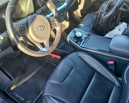 Чорний Кіа Niro, об'ємом двигуна 0 л та пробігом 48 тис. км за 23500 $, фото 4 на Automoto.ua