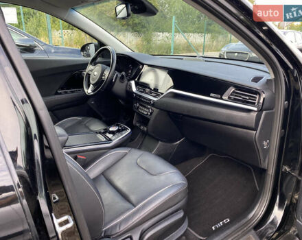 Чорний Кіа Niro, об'ємом двигуна 0 л та пробігом 64 тис. км за 23700 $, фото 101 на Automoto.ua