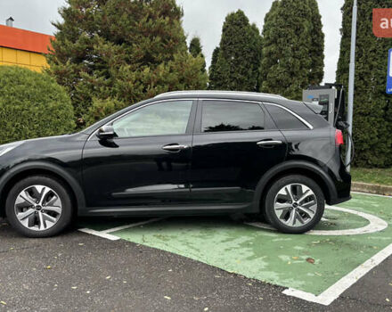 Чорний Кіа Niro, об'ємом двигуна 0 л та пробігом 110 тис. км за 19500 $, фото 2 на Automoto.ua