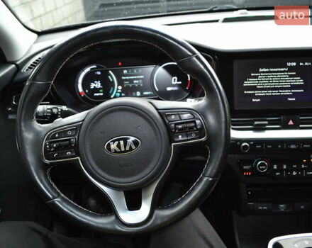 Чорний Кіа Niro, об'ємом двигуна 0 л та пробігом 169 тис. км за 18450 $, фото 52 на Automoto.ua