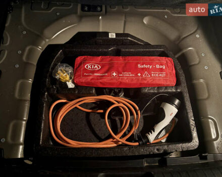 Чорний Кіа Niro, об'ємом двигуна 0 л та пробігом 172 тис. км за 19000 $, фото 15 на Automoto.ua
