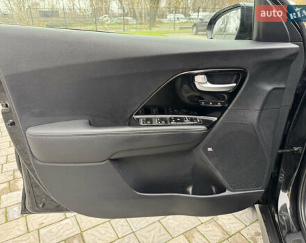 Чорний Кіа Niro, об'ємом двигуна 0 л та пробігом 109 тис. км за 17499 $, фото 11 на Automoto.ua