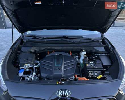 Чорний Кіа Niro, об'ємом двигуна 0 л та пробігом 98 тис. км за 19400 $, фото 56 на Automoto.ua